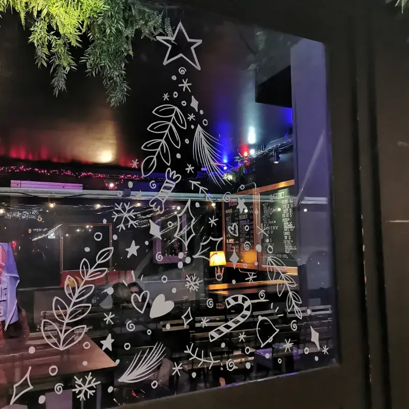 Décoration vitrine grenoble artiste Aurore Leprivey