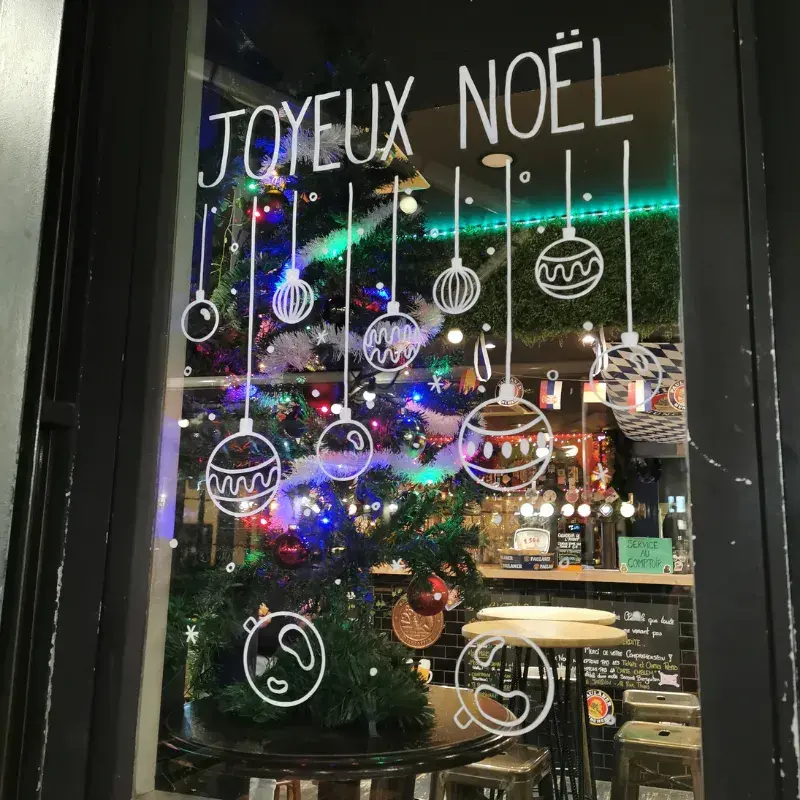 Décoration vitrine grenoble artiste Aurore Leprivey