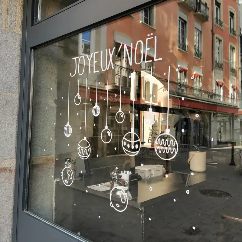 Decor noel vitrine grenoble artiste Aurore Leprivey