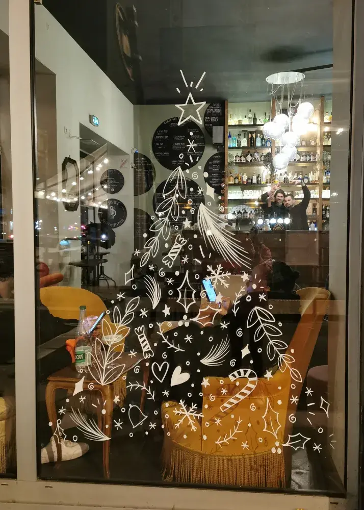 Décoration vitrine grenoble artiste Aurore Leprivey