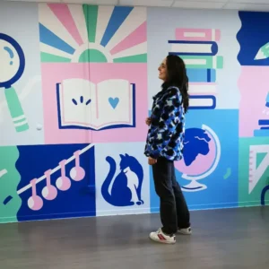 Fresque murale colorée Grenoble artiste Aurore Leprivey