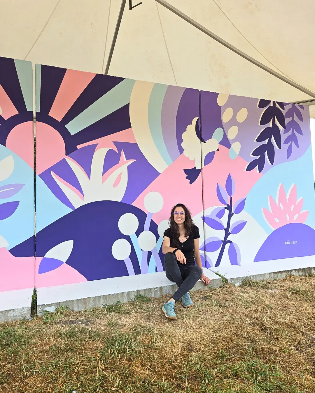 Live painting d'une fresque lors d'un festival street art par Aurore Leprivey