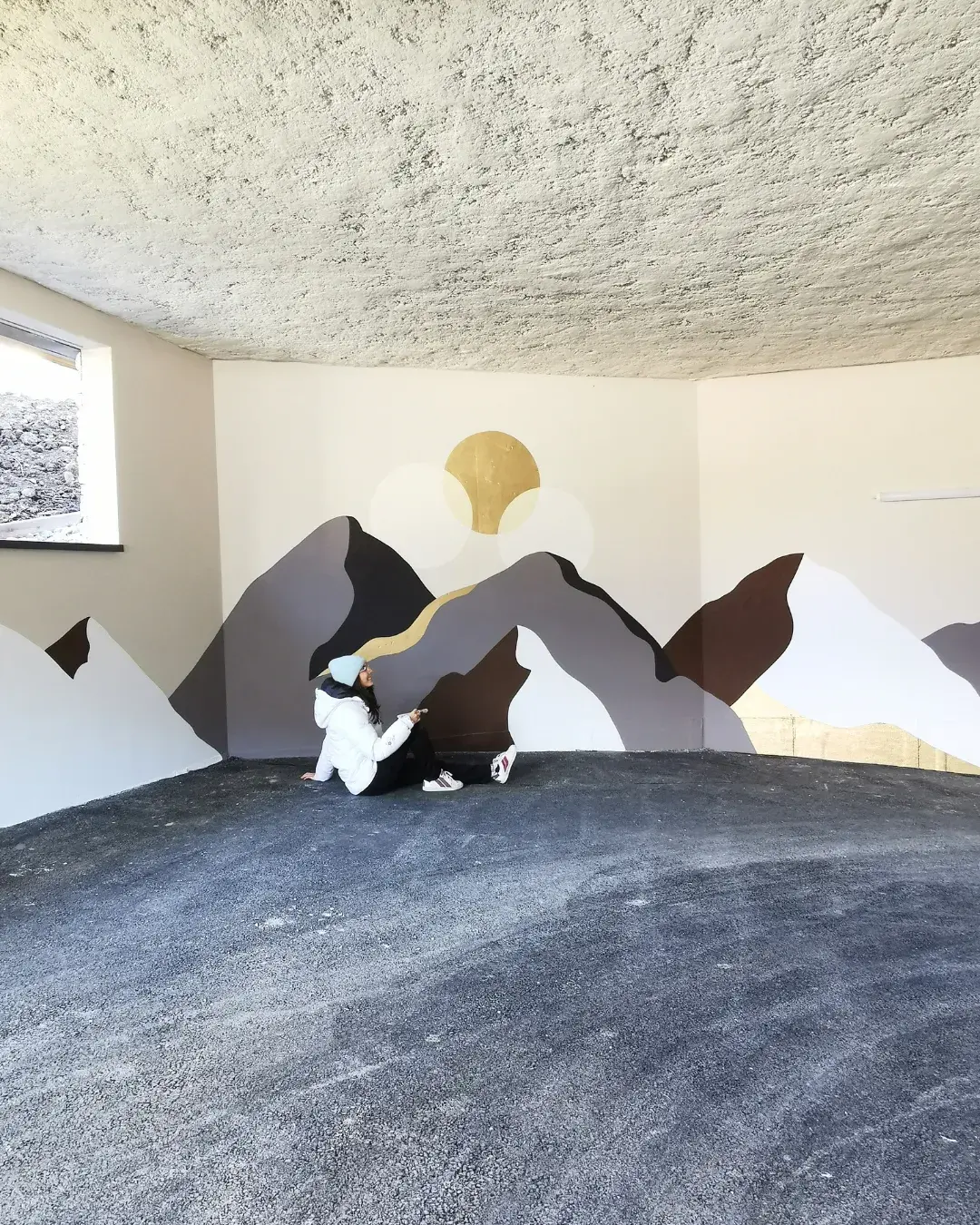 Fresque artistique sur le thème de la montagne, réalisée à Châtel par Aurore Leprivey