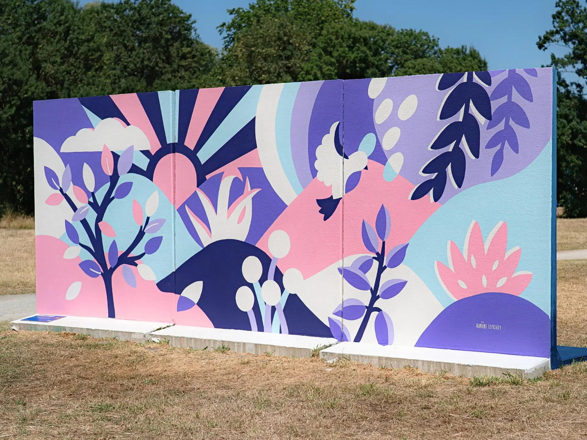 Artiste muraliste réalisant une fresque en live au festival Plein Champ au Mans