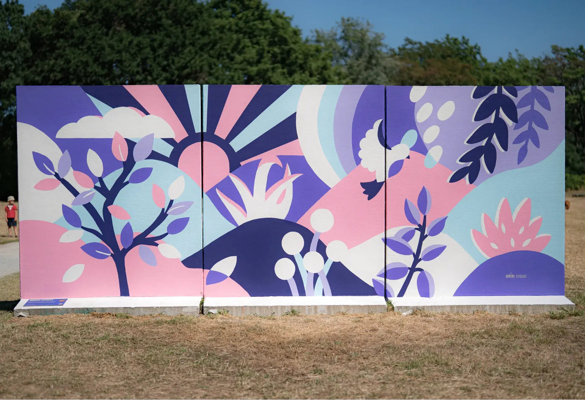 Artiste muraliste réalisant une fresque en live au festival Plein Champ au Mans